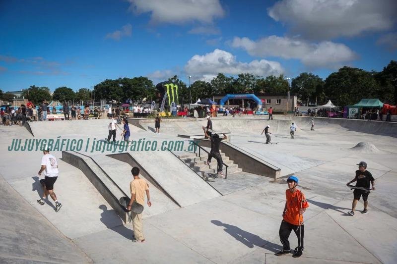 El gobernador Sadir inauguró el Parque Urbano del barrio Túpac Amaru en Alto Comedero 2 El gobernador Sadir inauguró el Parque Urbano del barrio Túpac Amaru en Alto Comedero 02